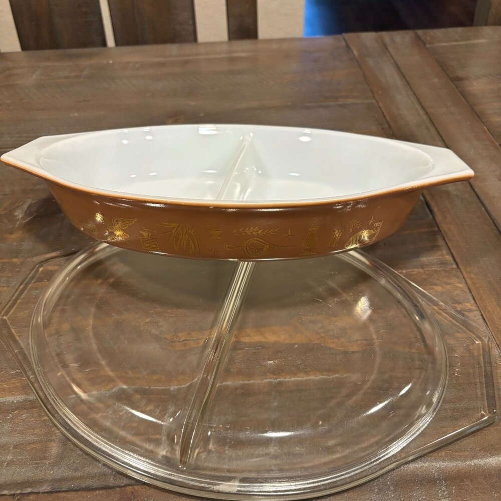 Vintage 1.5 Qt Pyrex americana casserole/ovenware dish
